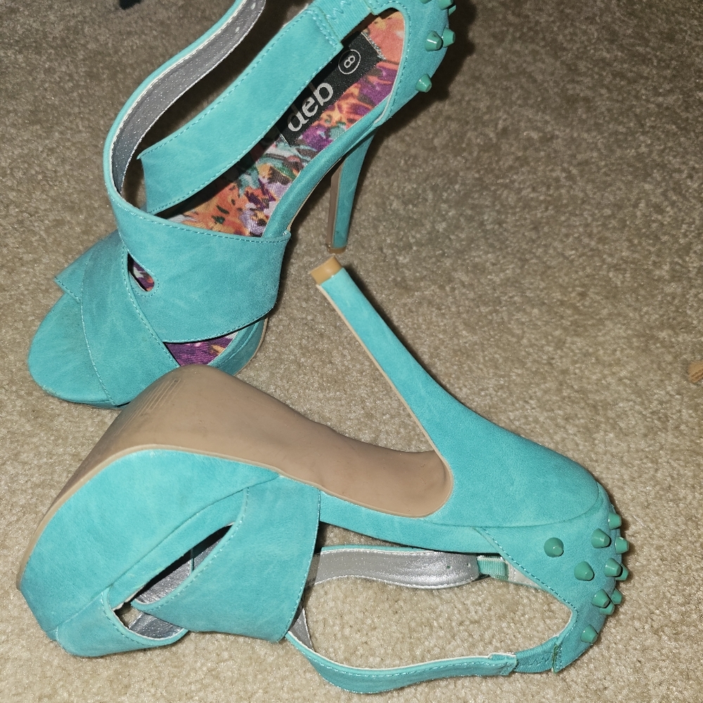 High heels - Picture 3 of 3
